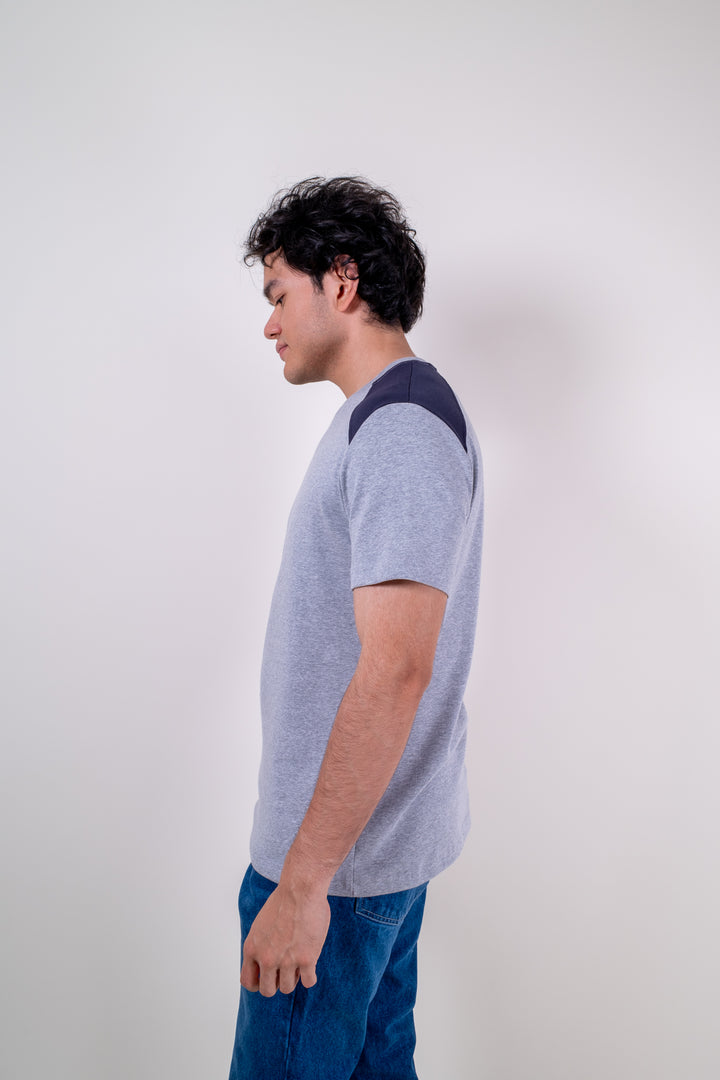 Playera Slim Fit - Gris Claro mangas azul