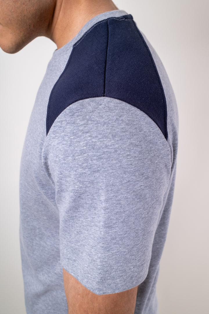 Playera Slim Fit - Gris Claro mangas azul