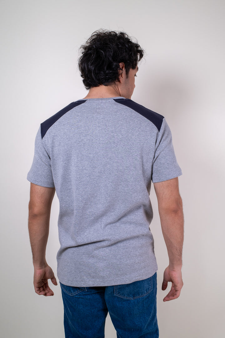 Playera Slim Fit - Gris Claro mangas azul