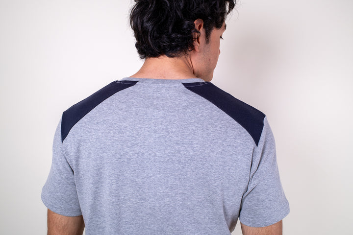 Playera Slim Fit - Gris Claro mangas azul