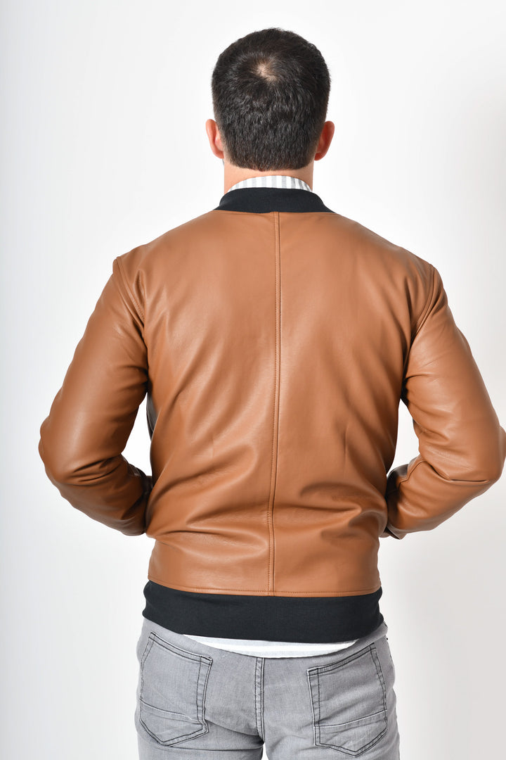 Bomber jacket cuerina - café