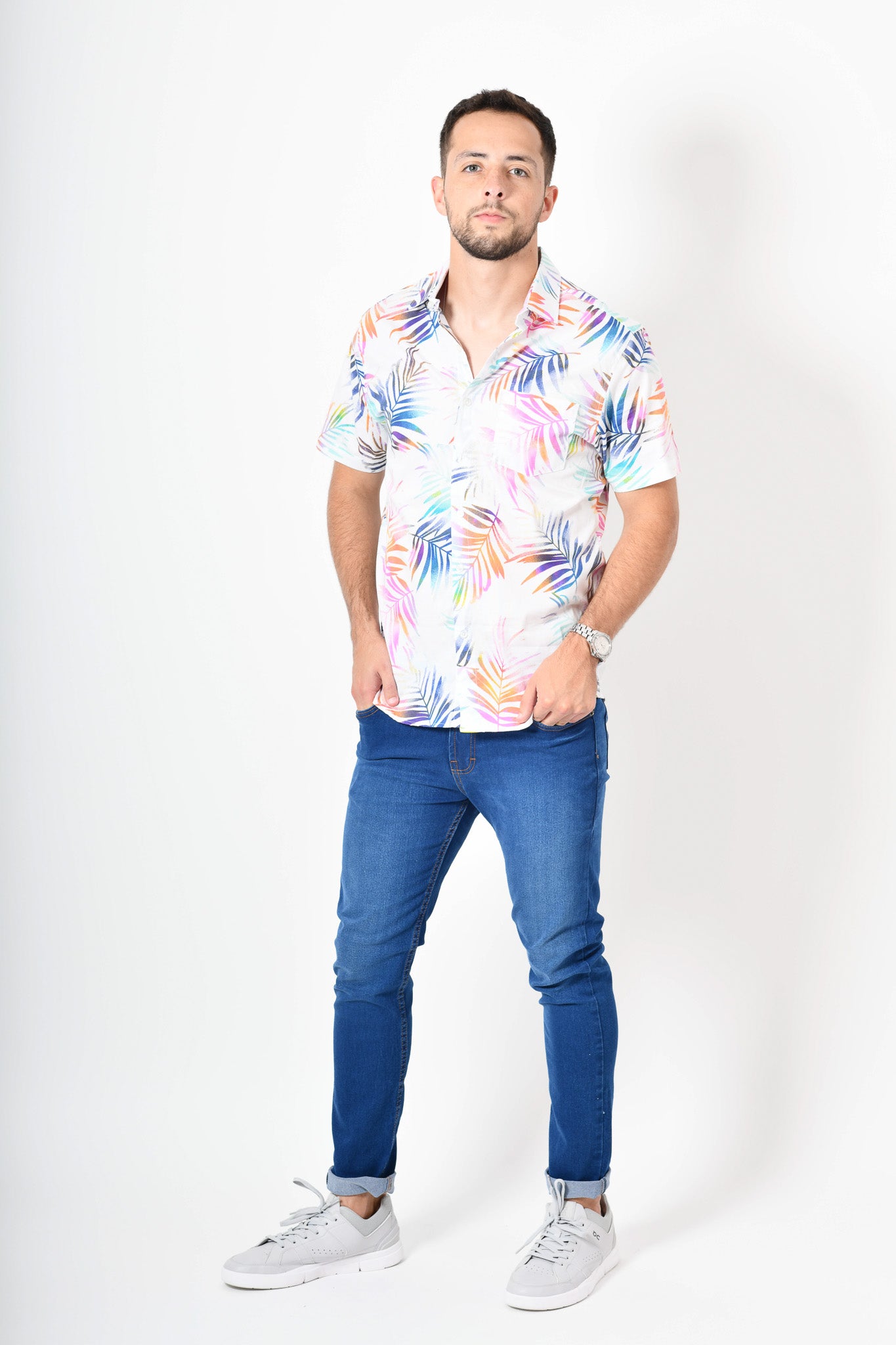 Camisa tropical de flores - blanca azul