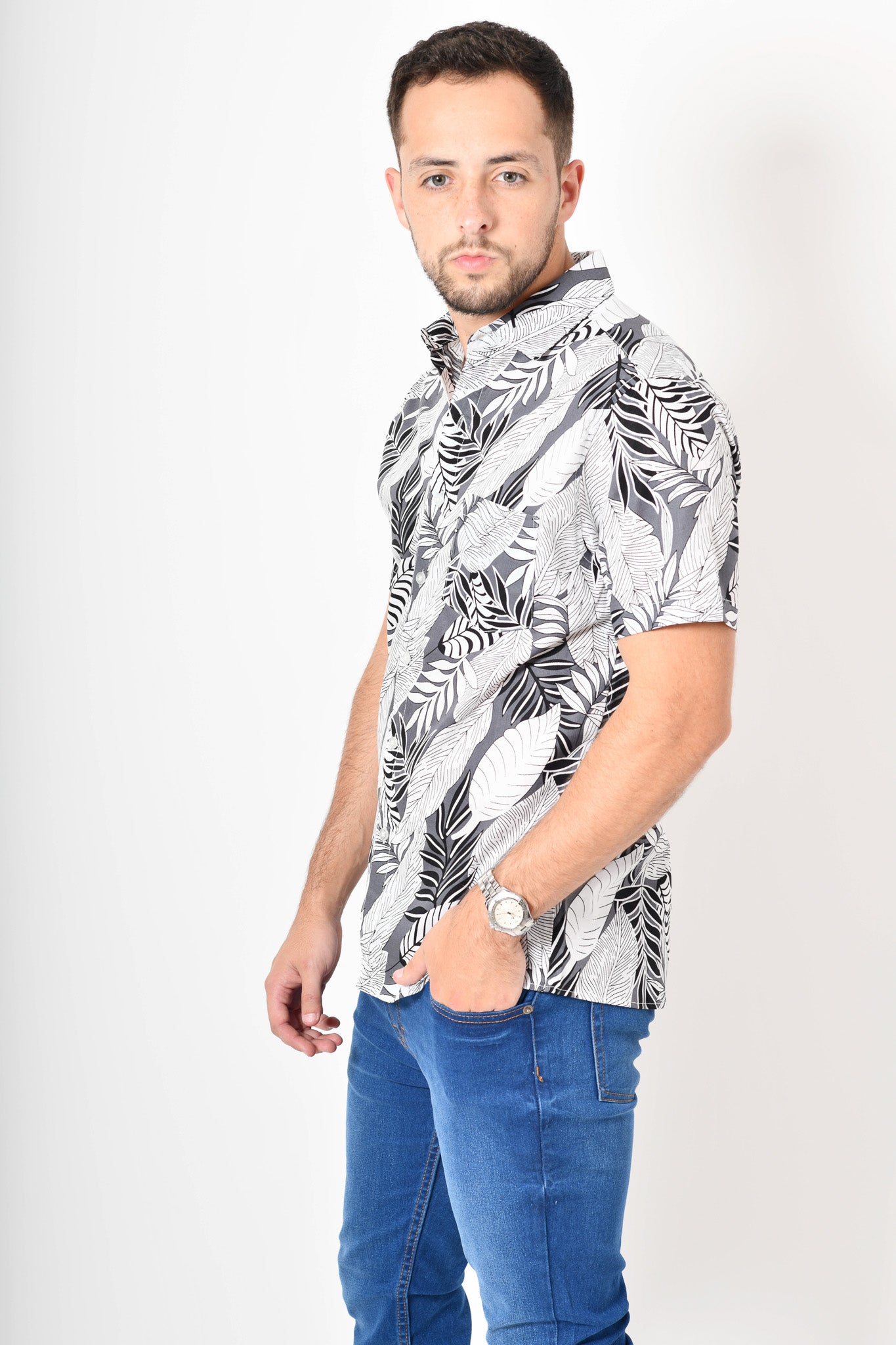 Camisa tropical de flores - gris blanca
