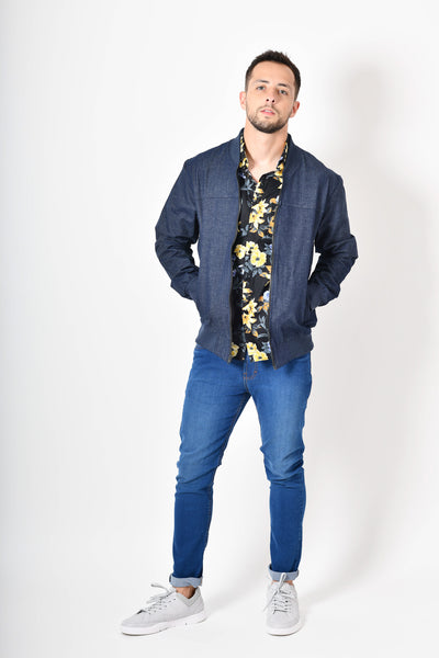Camisa tropical de flores - negra morada