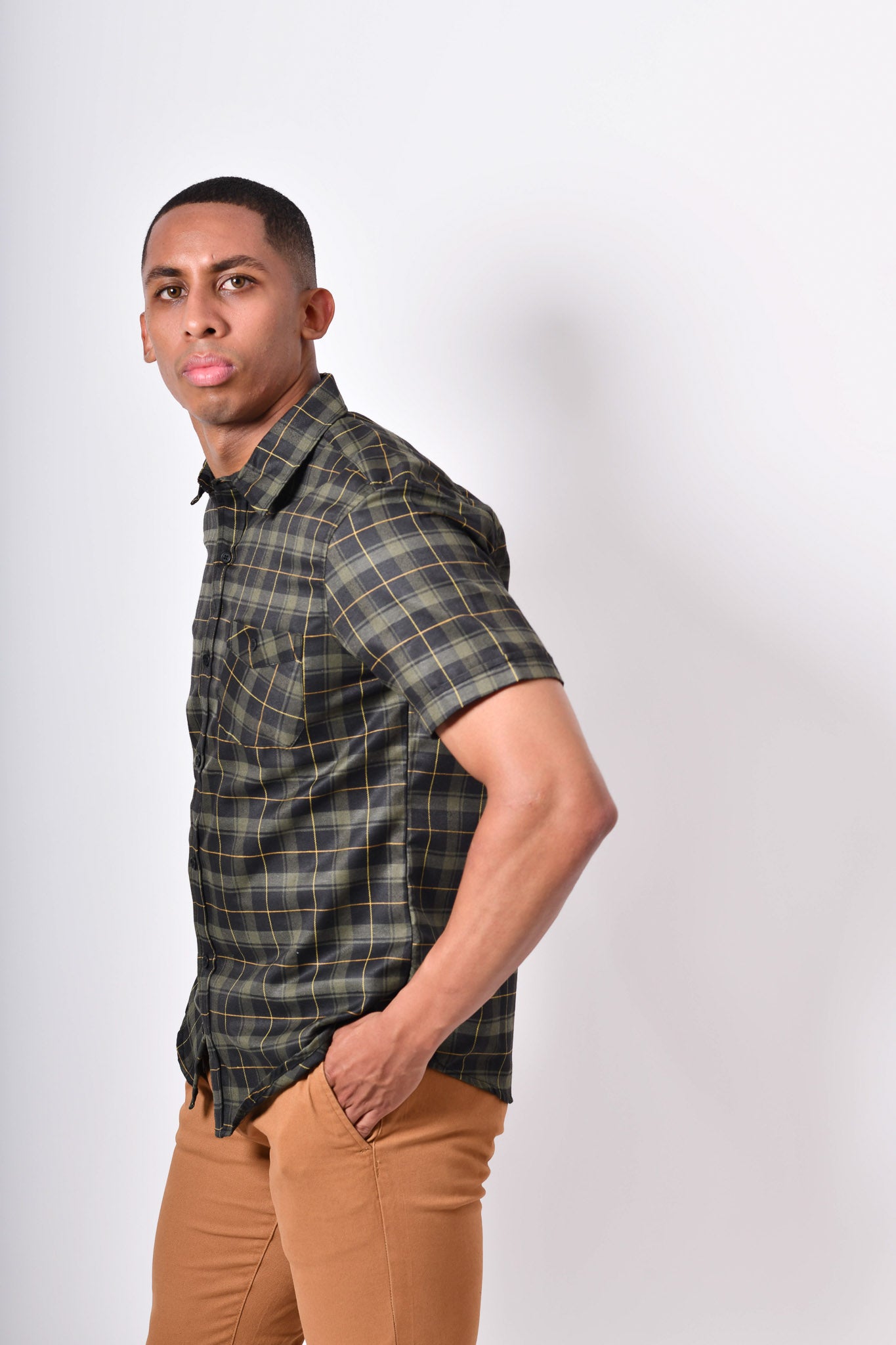 Camisa premium - verde cuadros dorados