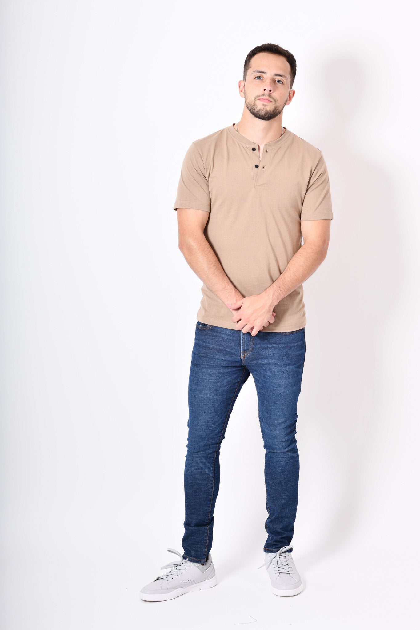 Playera pro - cuello v botones
