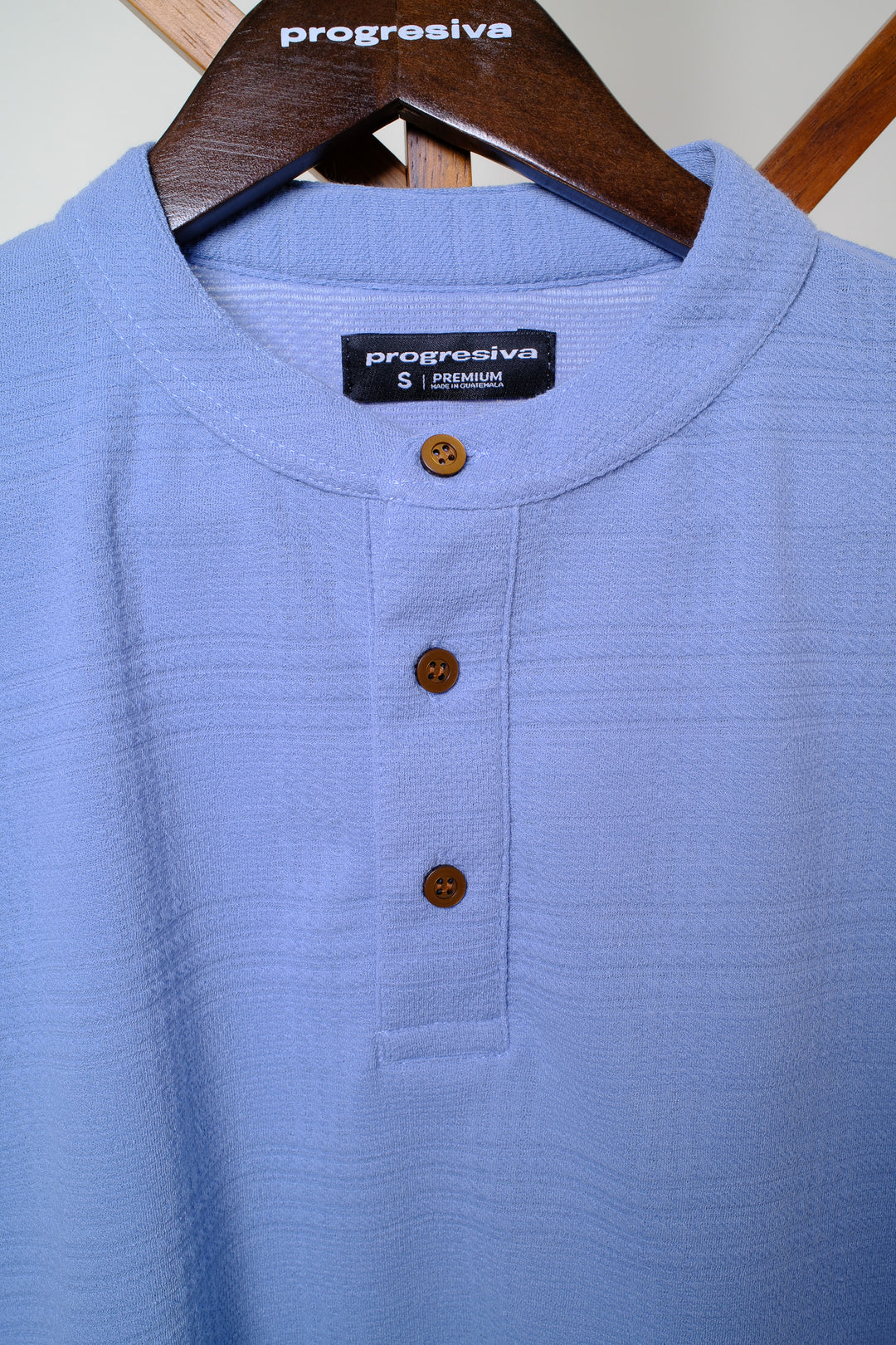 Playera Cuello Chino - Azul Claro