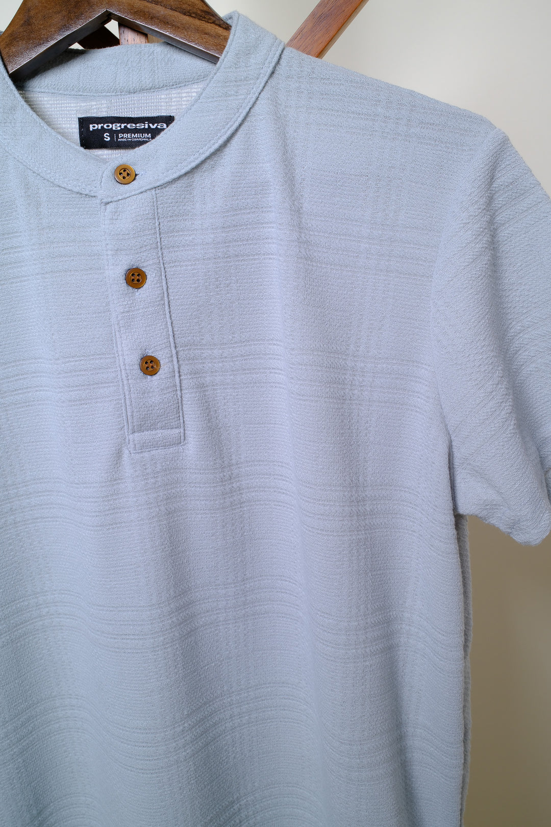 Playera Cuello Chino - celeste