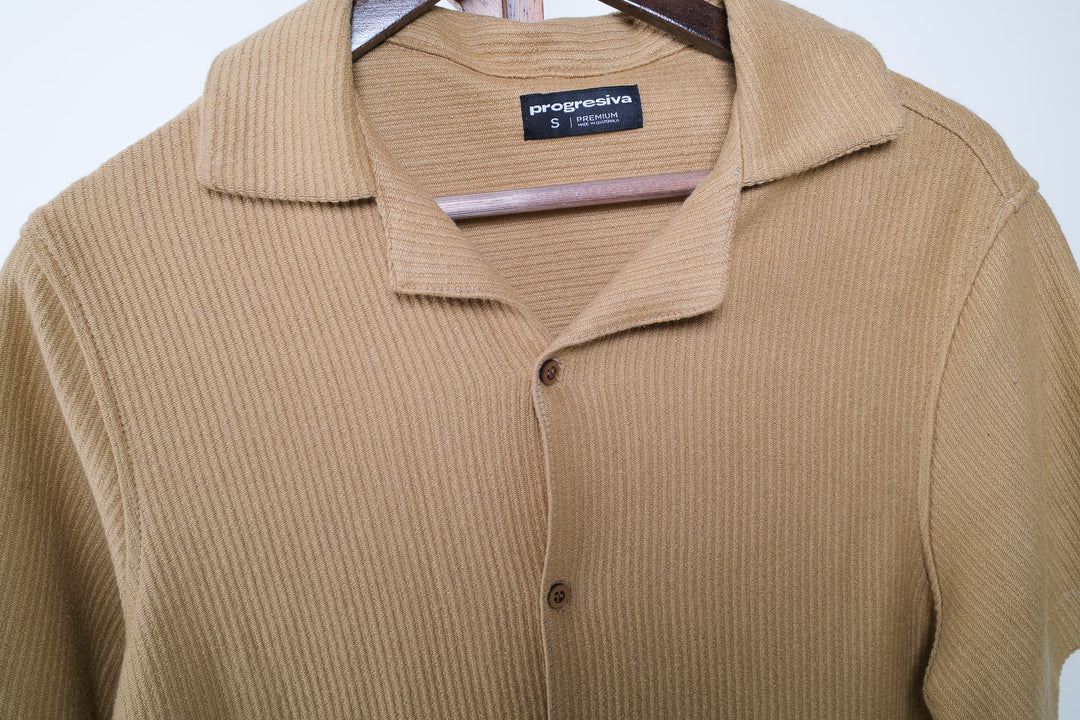 Playera de botones - regular fit - camel