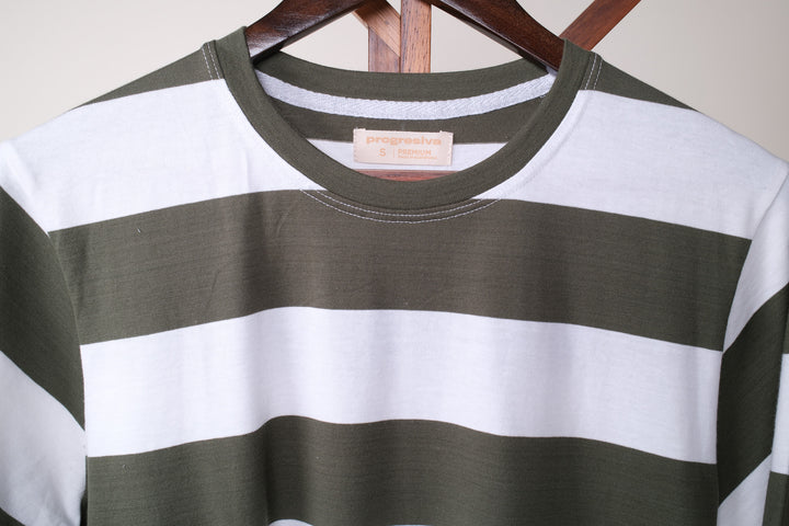 Playera Regular Fit  - blanca rayas verde