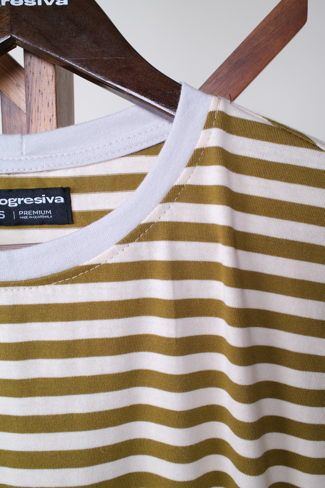 Playera Regular Fit  - beige rayas verdes