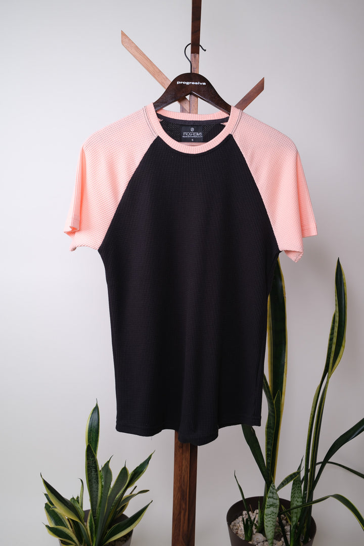 Playera Standard Fit  - negro salmón