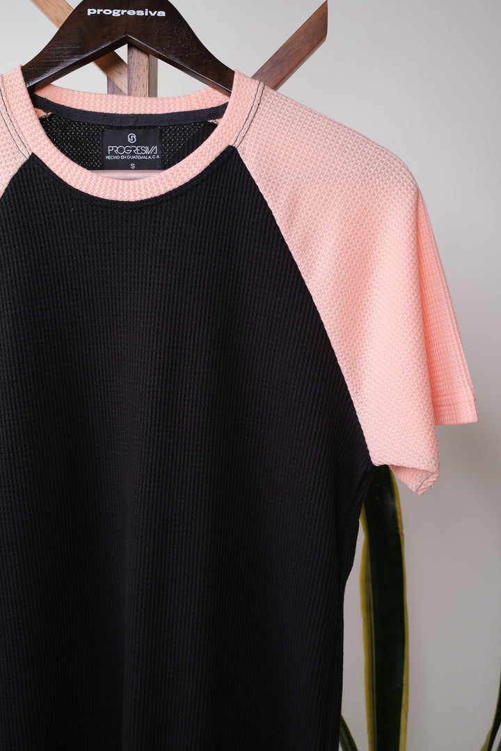 Playera Standard Fit  - negro salmón