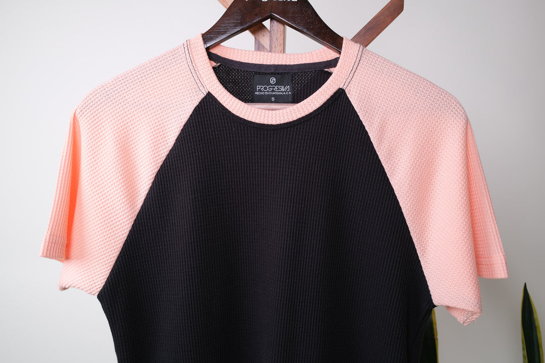 Playera Standard Fit  - negro salmón