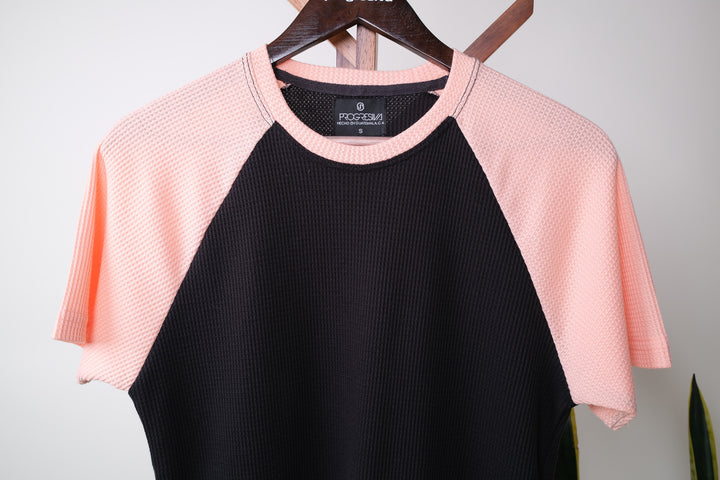 Playera Standard Fit  - negro salmón