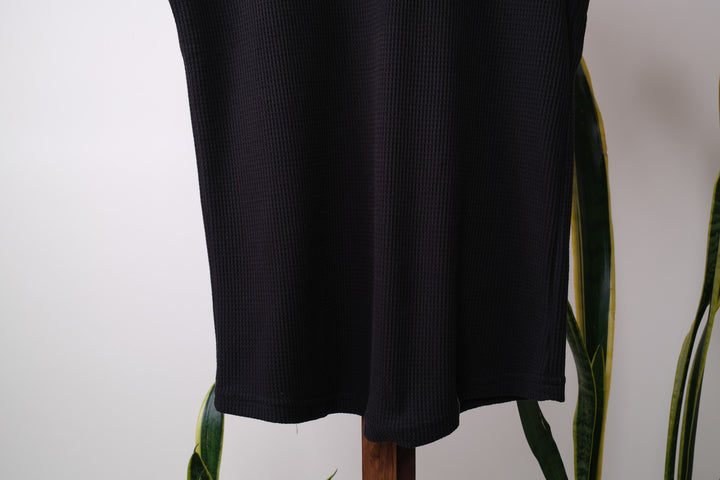 Playera Standard Fit  - negro salmón