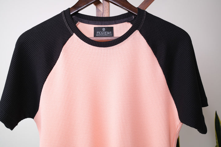 Playera Standard Fit  - salmon negro