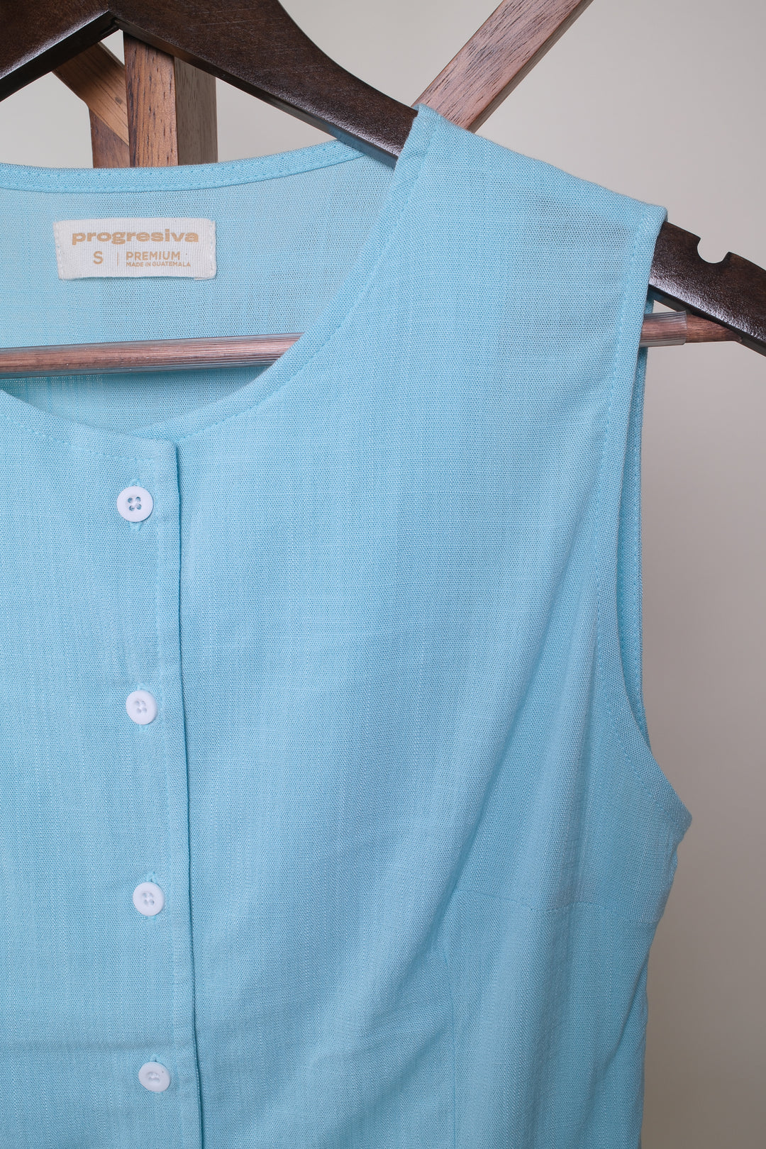 Blusa de botones - sin mangas - celeste