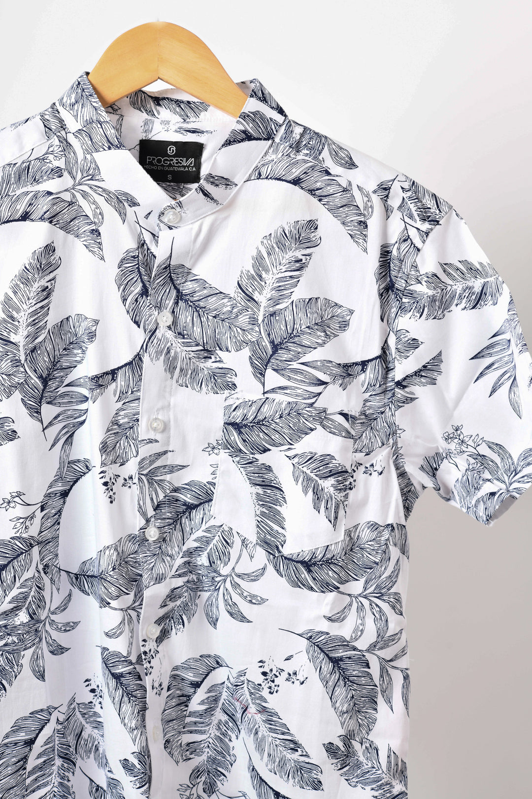 Camisa tropical de flores