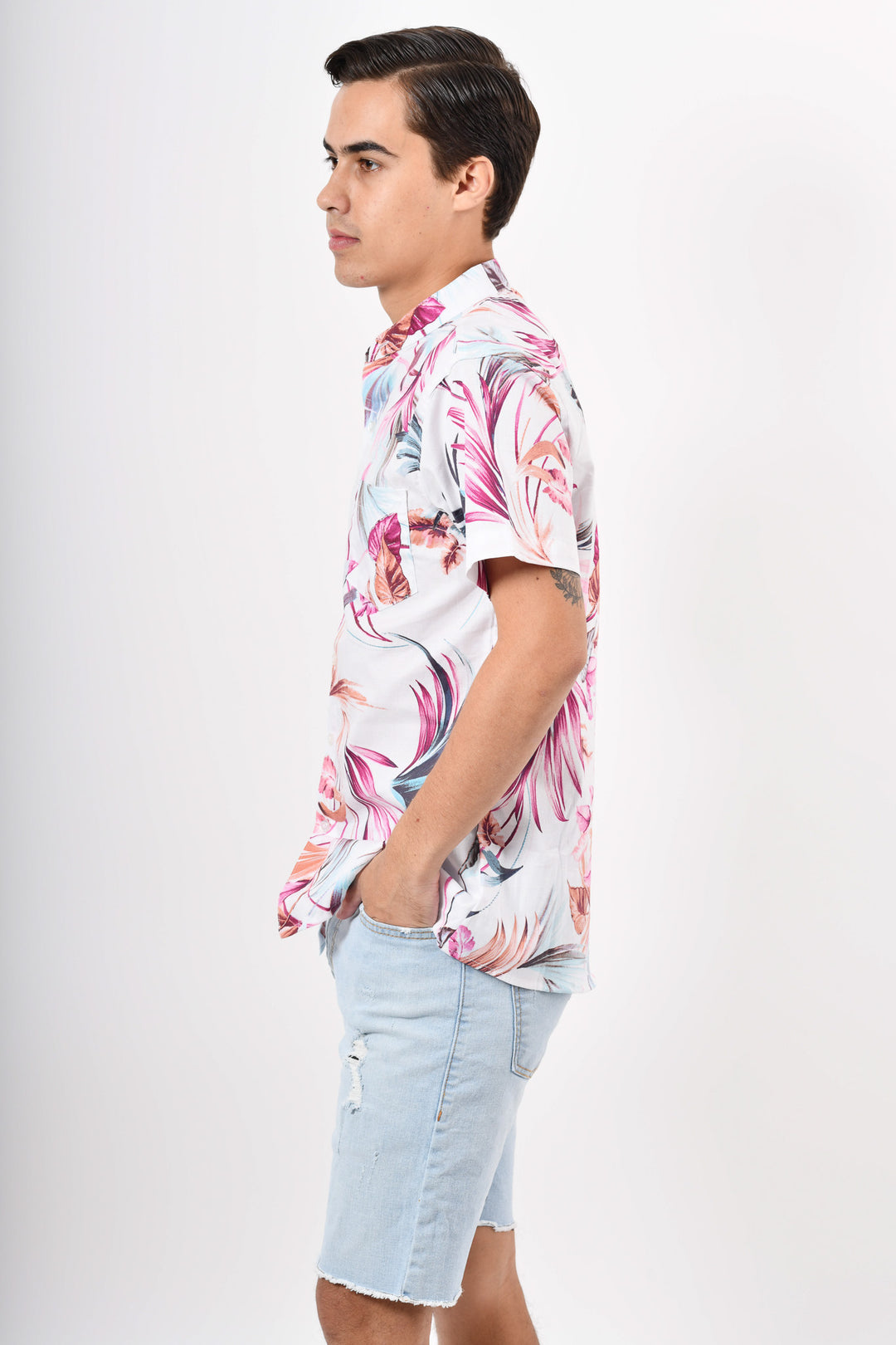 Camisa tropical de flores