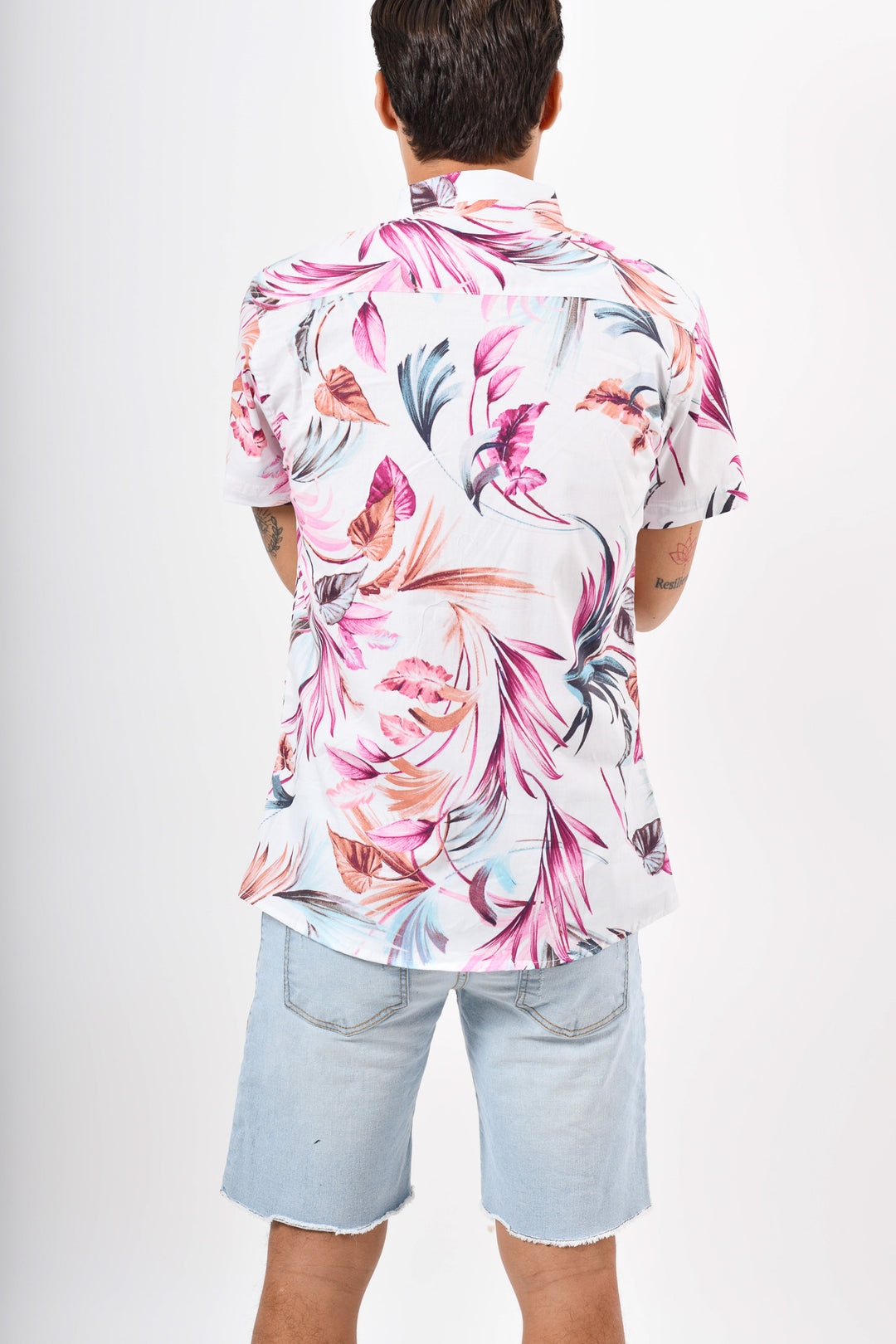 Camisa tropical de flores