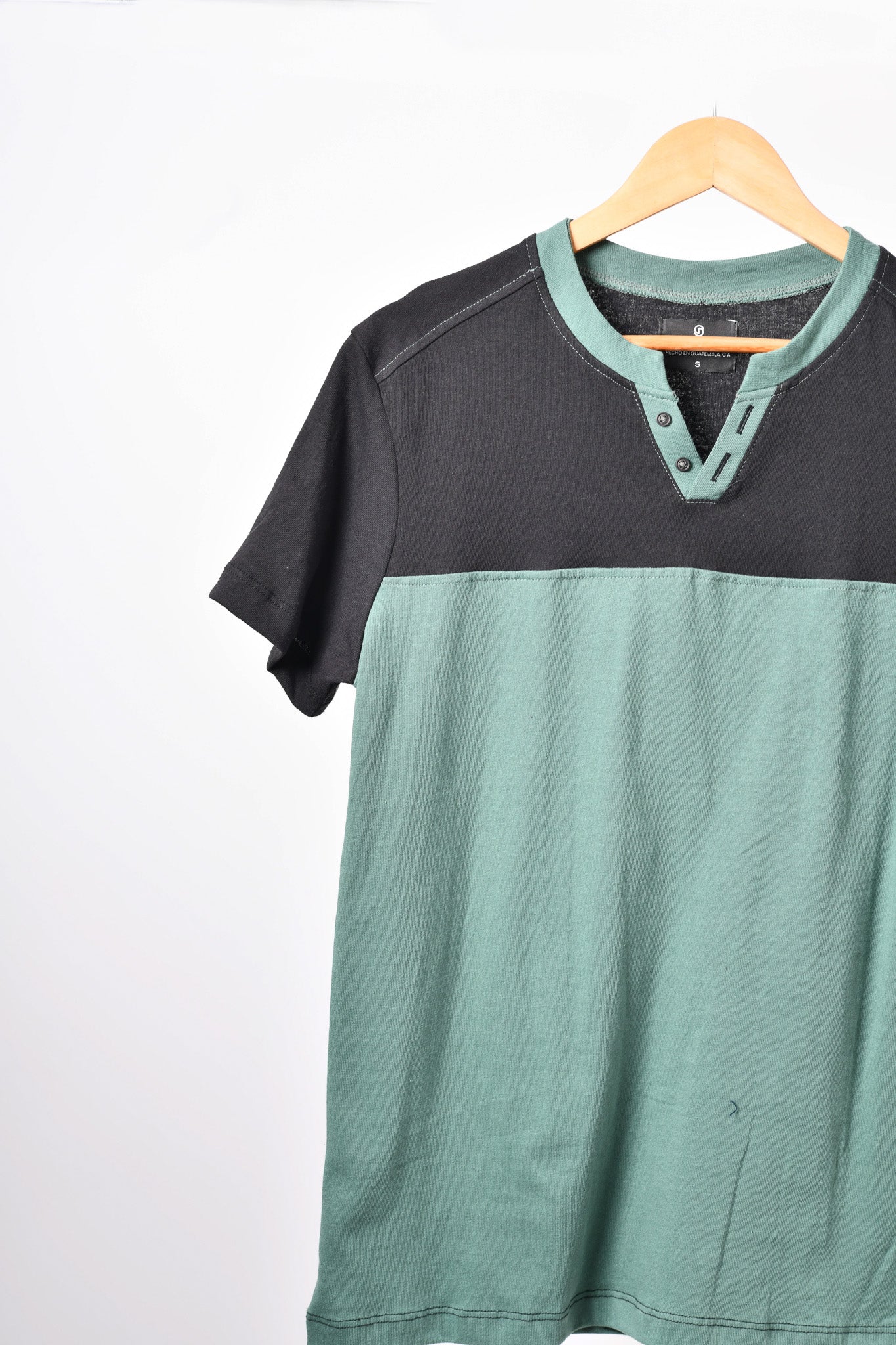 Playera Pro cuello V