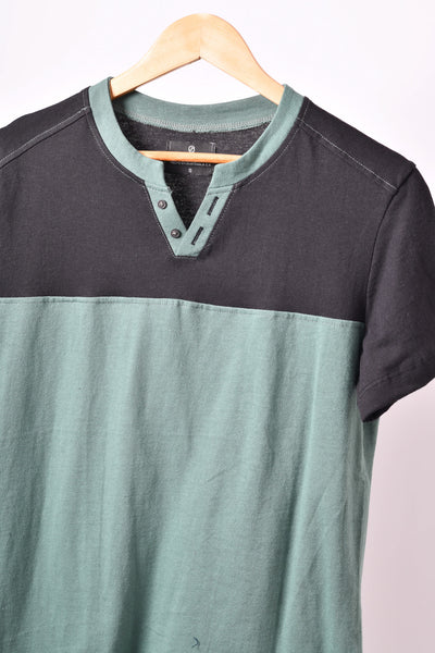 Playera Pro cuello V