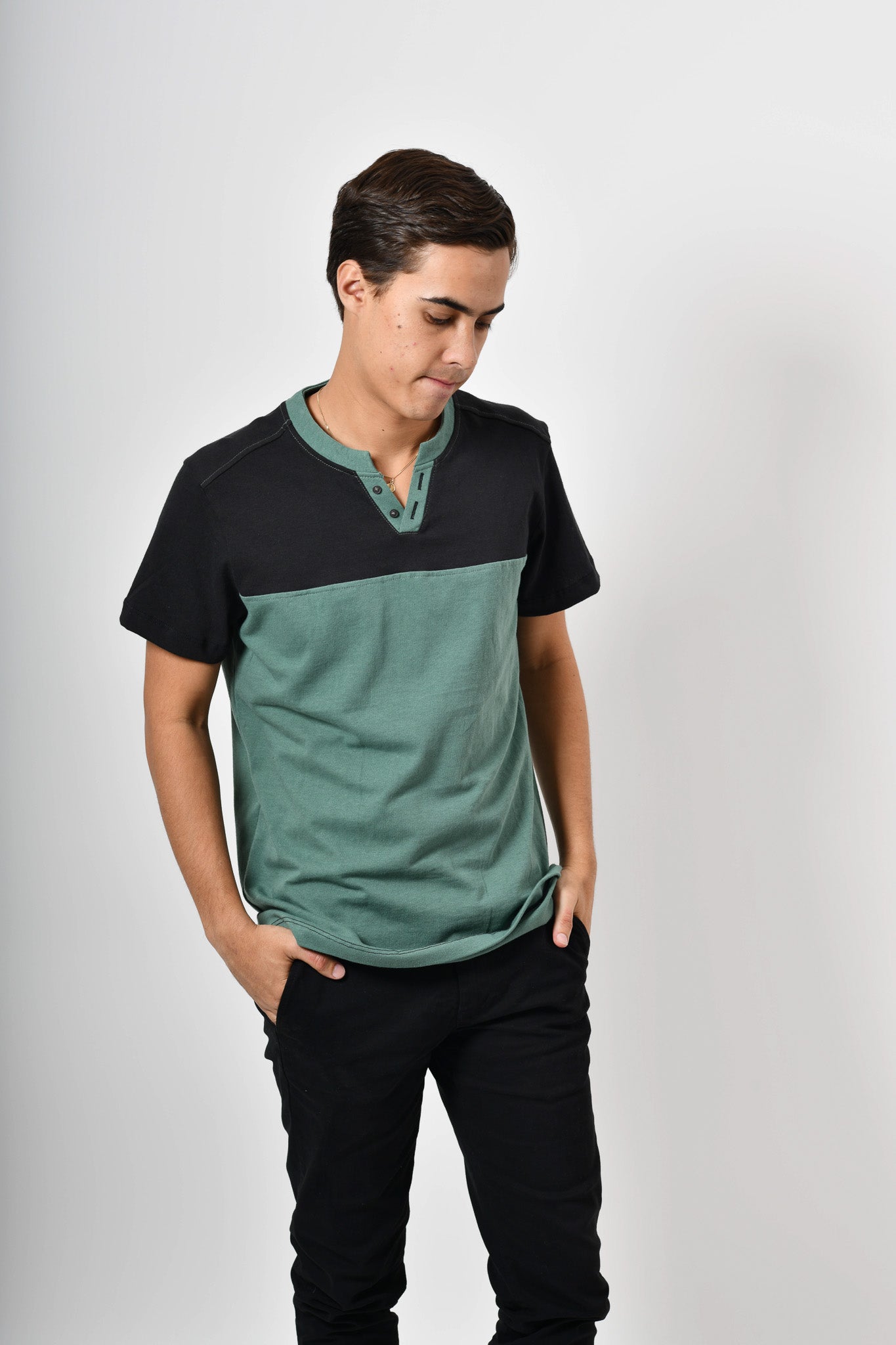 Playera Pro cuello V