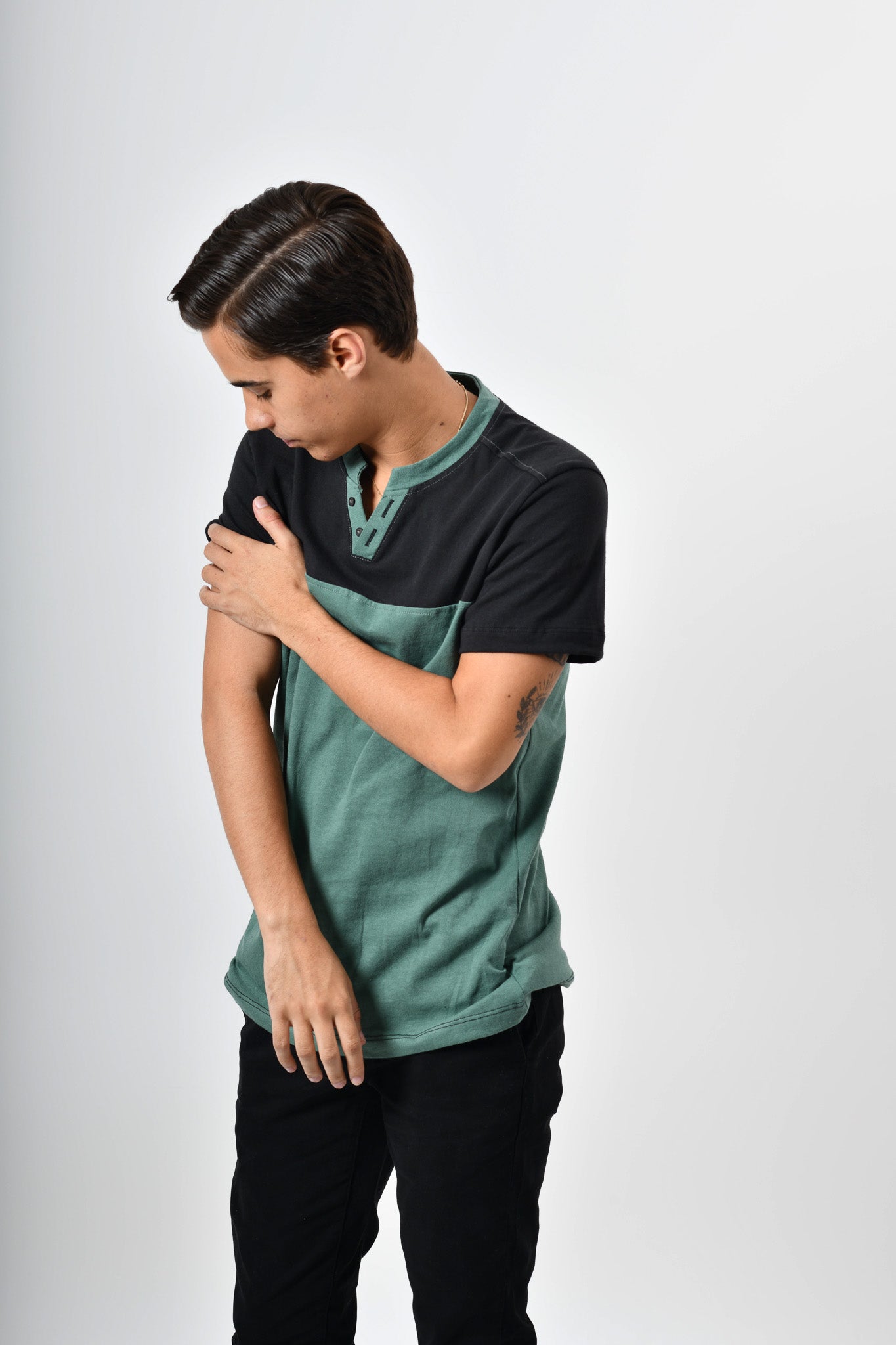 Playera Pro cuello V