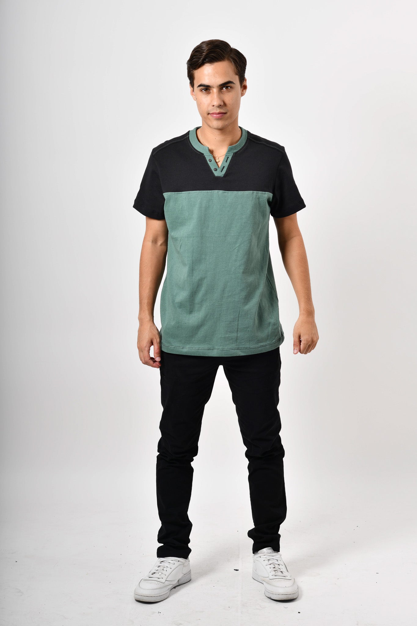 Playera Pro cuello V