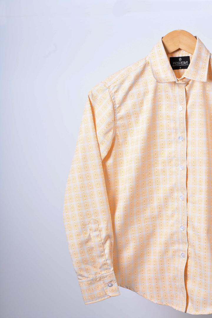 Blusa de botones cuello clásico