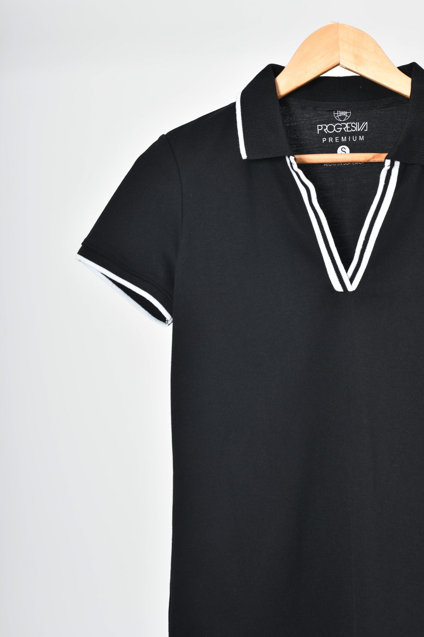 Blusa tipo polo de mujer