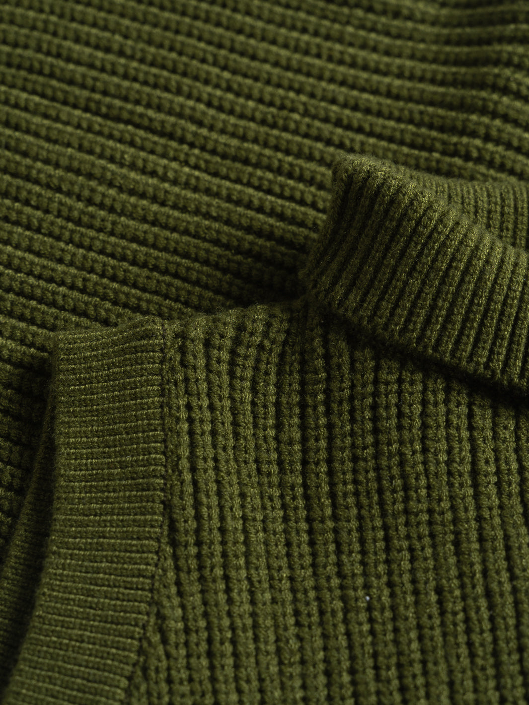 Chaleco tejido de mujer cuello tortuga - verde olivo