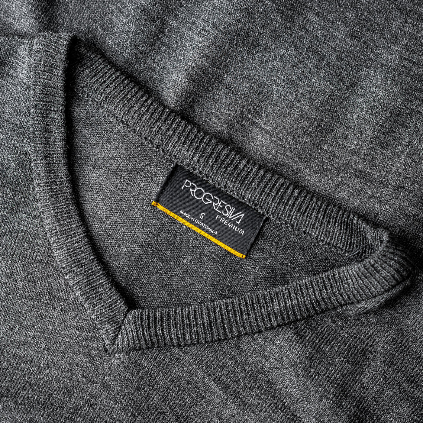 Suéter tejido - cuello V - gris oxford